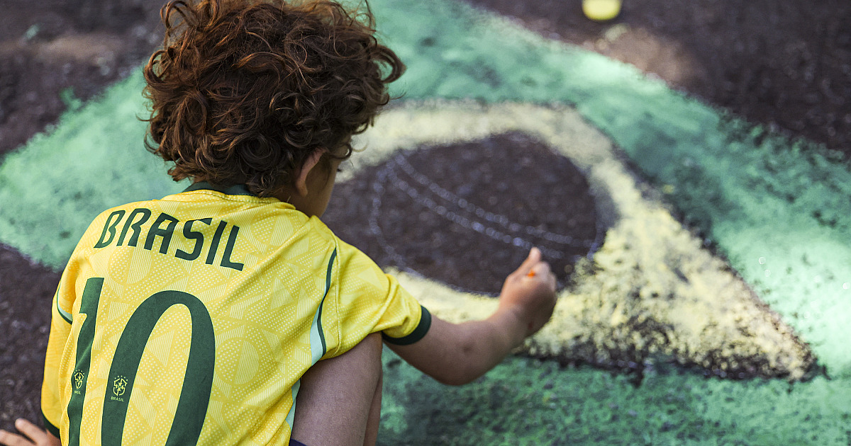 Brasil enfrenta o Japão pelas em confronto eliminatório da Copa nesta segunda (29) às 14h; confira expediente na região