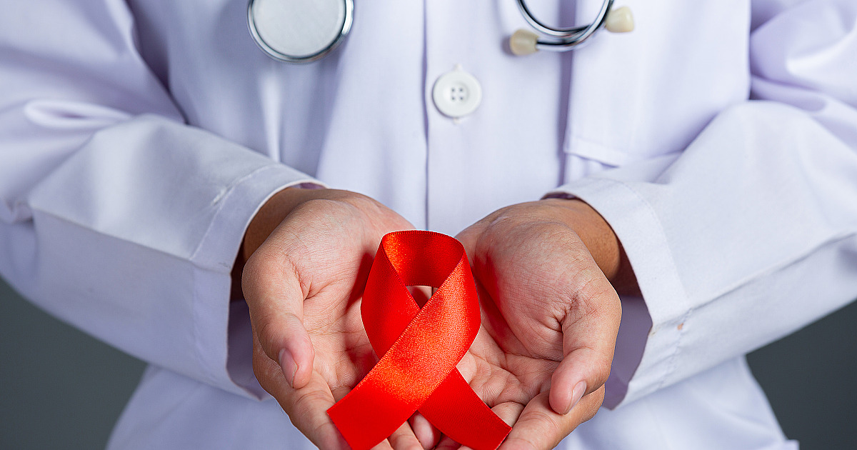 Brasil vai na contramão e casos de aids avançam 20%