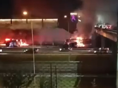 De acordo com informações preliminares, o veículo viajava apenas com o motorista a bordo