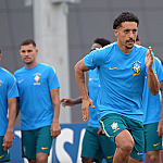 Raphinha volta a treinar na seleção, mas deve começar no banco contra a Noruega na Copa