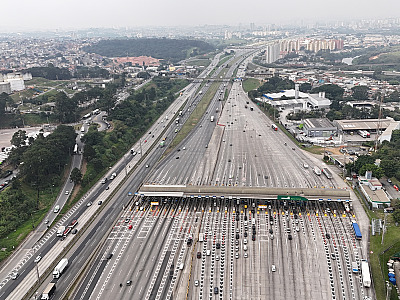 Concessionária orienta motoristas a evitarem os horários de pico
