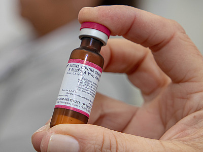 Infectologista ressalta que a vacinação protege tanto o indivíduo quanto a coletividade