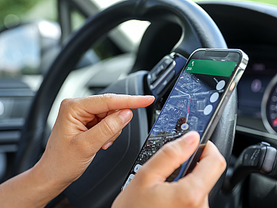 Waze ganha IA para conversar com motoristas, modo moto e outras inovações