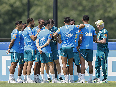Seleção Brasileira em treinamento antes do jogo contra a Noruega