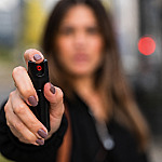 Venda de spray de pimenta para mulheres começa a valer
