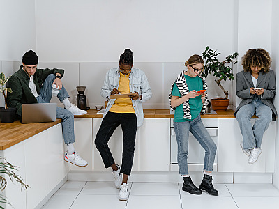 Pesquisa aponta que 52% dos jovens utilizam redes sociais como principal canal de pesquisa antes de se candidatar a uma vaga