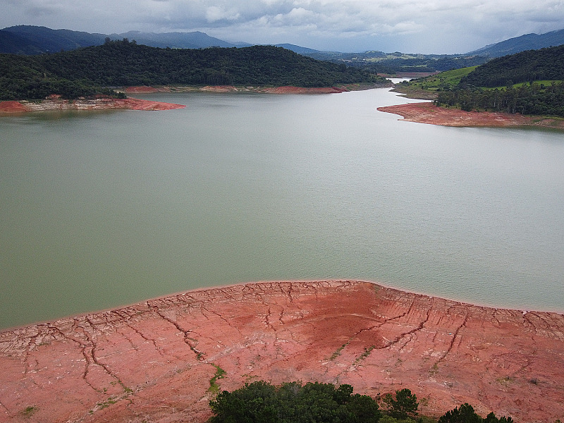 Governo de SP pede economia de água durante estiagem
