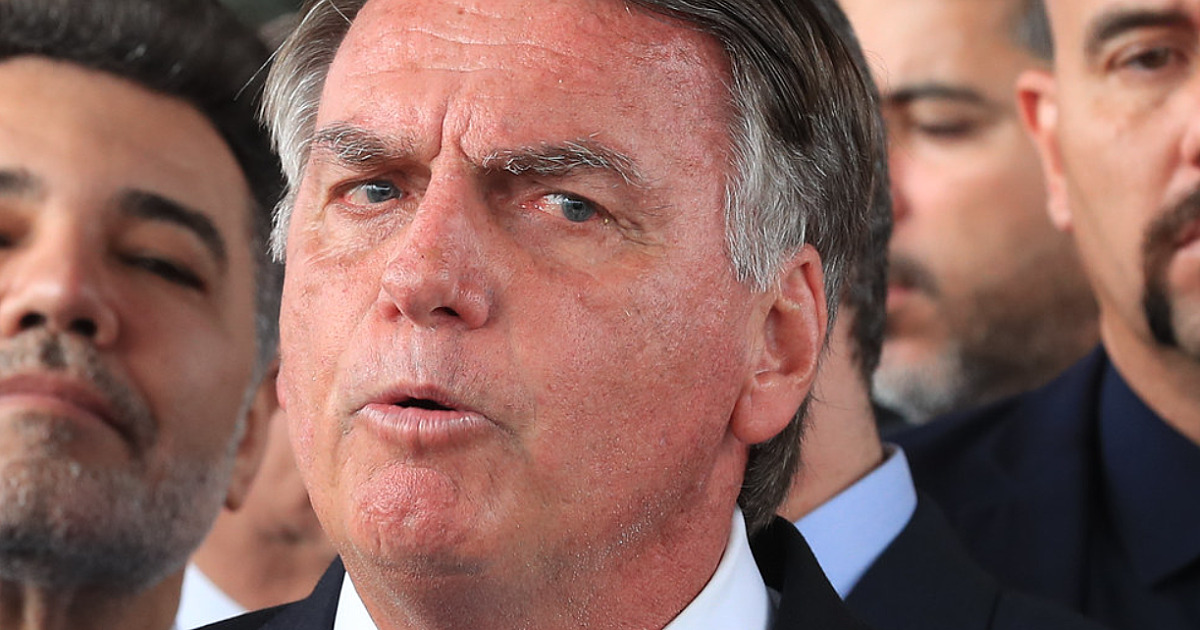 PF faz busca e apreensão na casa de Bolsonaro atrás de armas e munições