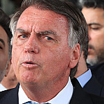 PF faz busca e apreensão na casa de Bolsonaro atrás de armas e munições