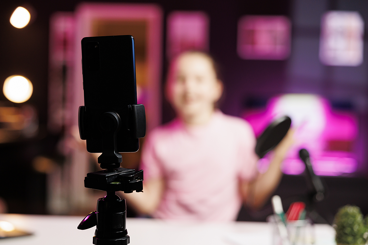 ANPD multa TikTok por falhas em tratar dados de crianças e adolescentes