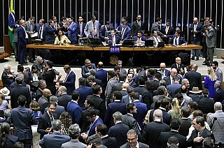 Mais de 85% dos deputados federais tentam a reeleição em 2026