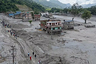 Nepal aceita ajuda internacional após tragédia que deixa quase 3 mil desaparecidos