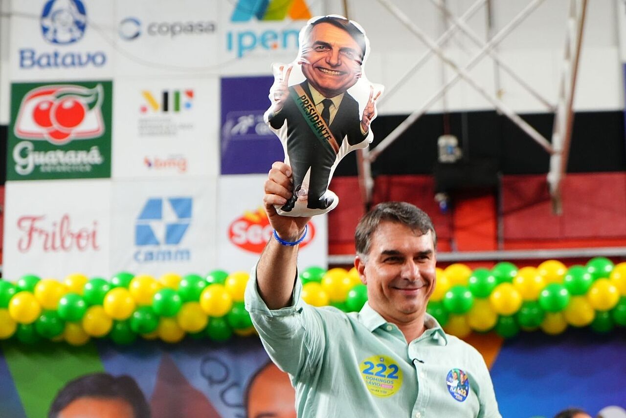 Centrão prioriza Congresso e mantém distância de Flávio Bolsonaro