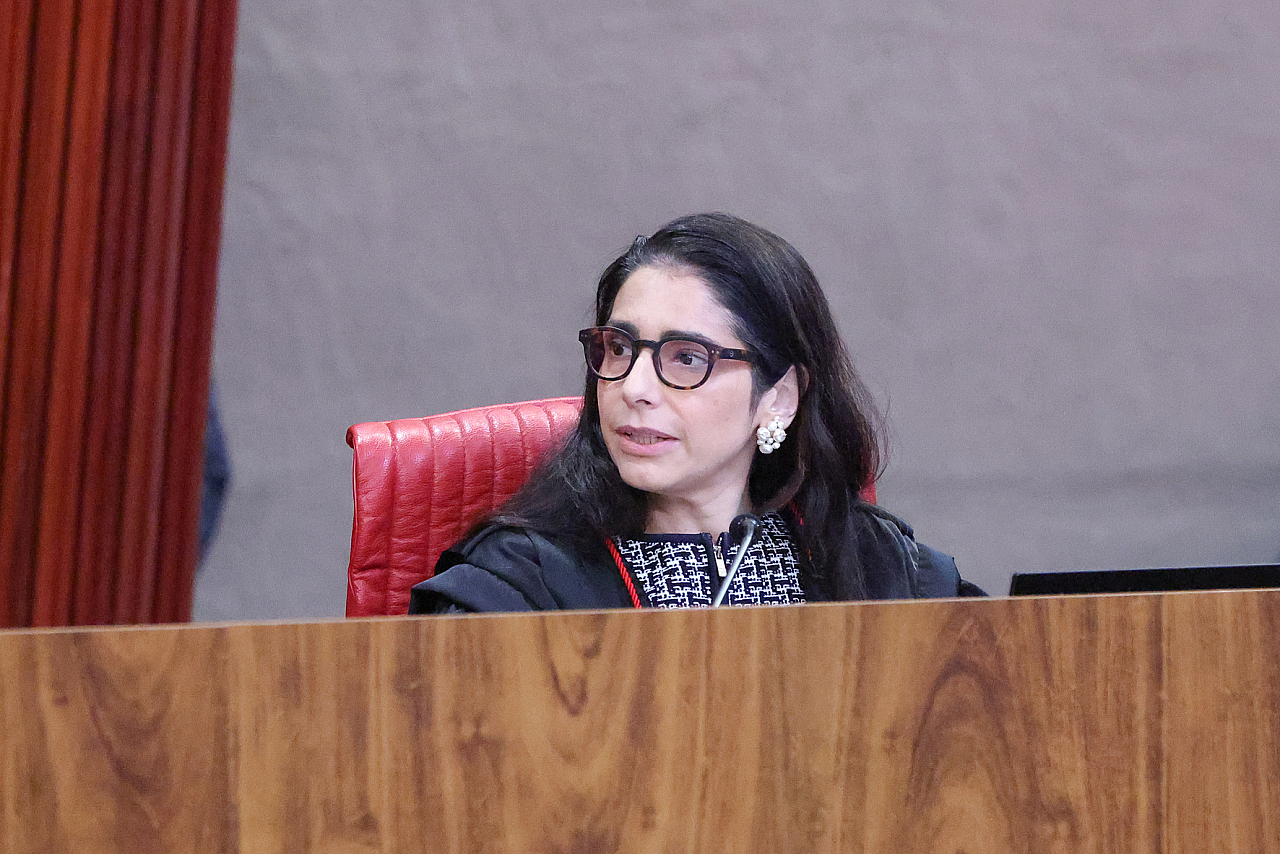 TSE suspende propaganda de Lula que chama Flávio Bolsonaro de ‘funcionário fantasma’