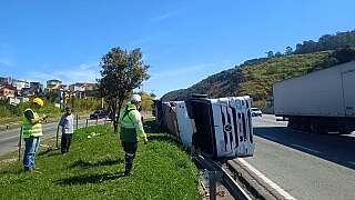 Carreta tomba e interdita acesso à Castello Branco em Barueri