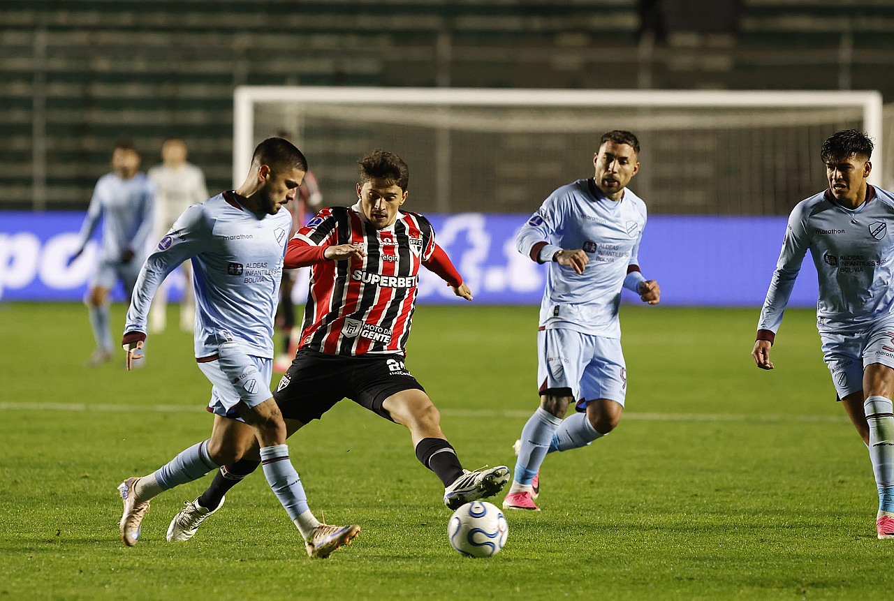 São Paulo segura o Bolívar e traz decisão para o Morumbis