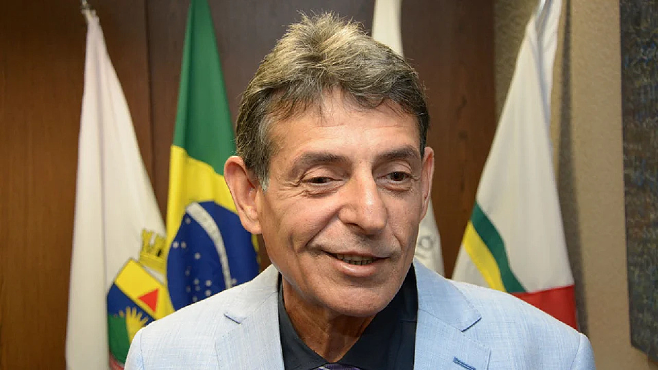 Juiz é afastado após beber vinho e fumar durante julgamento virtual