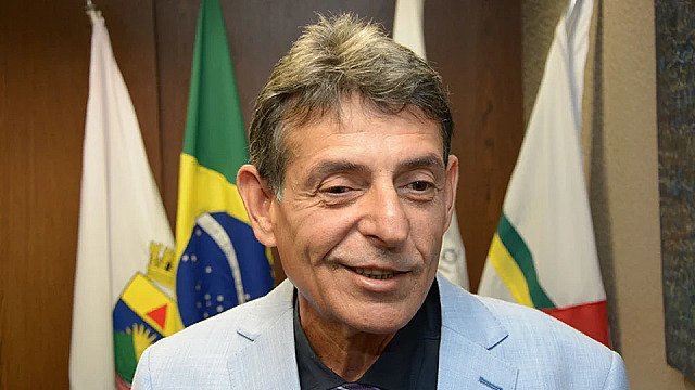 Juiz é afastado após beber vinho e fumar durante julgamento virtual