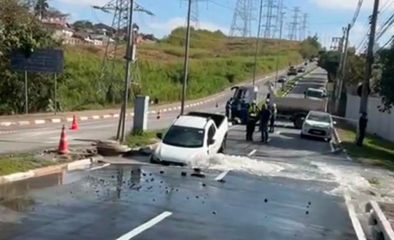 Reparos em adutora rompida em Alphaville terminam nesta quarta (26), diz Sabesp