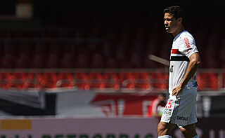 São Paulo aceita pedido e Hernanes faz estágio no clube