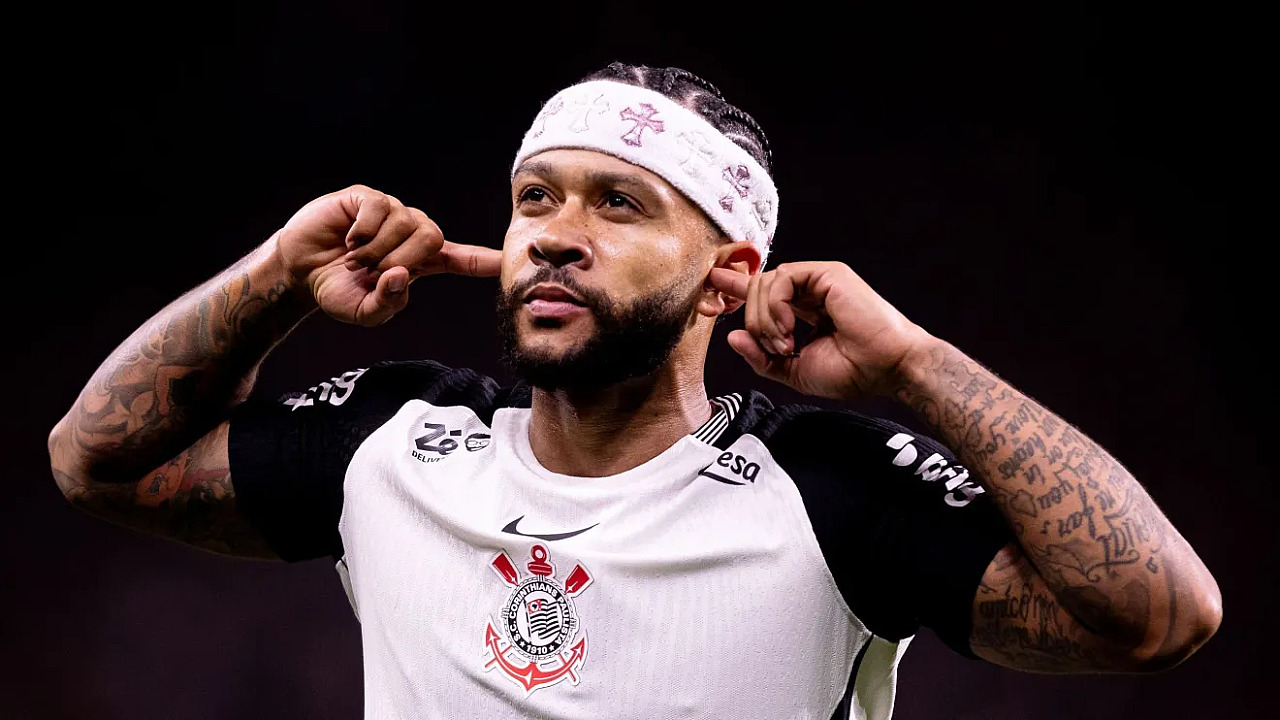 Corinthians reabre negociação para renovar com Memphis Depay