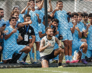 Neymar faz trabalho separado do resto do elenco, visando Copa do Brasil