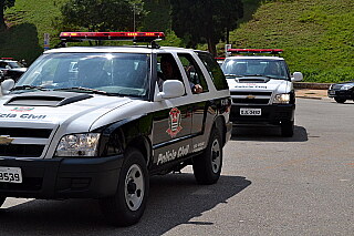 Operação prende policiais civis suspeitos de cobrar propina; ação inclui a região