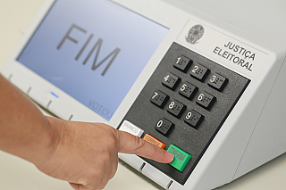 No 1º turno Lula tem 39%, Flávio tem 35% e Augusto Cury, 9%, diz BTG/Nexus