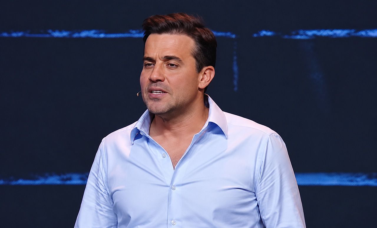 Pablo Marçal terá de pagar R$ 10 mil após soprar farinha no rosto de candidato