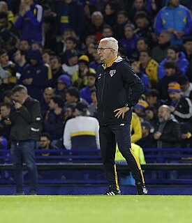 Dorival enxerga jogo equilibrado e reclama das chances perdidas: "Faltou tranquilidade"