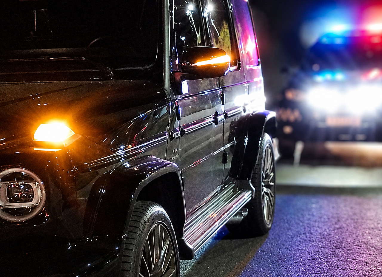 Mercedes com mais de R$ 114 mil em débitos é apreendida no Tamboré