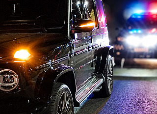 Mercedes com mais de R$ 114 mil em débitos é apreendida no Tamboré