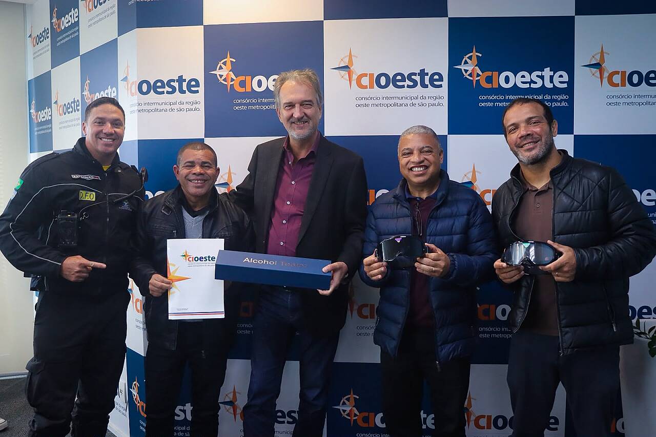 CIOESTE entrega bafômetros para reforçar fiscalização de trânsito na região