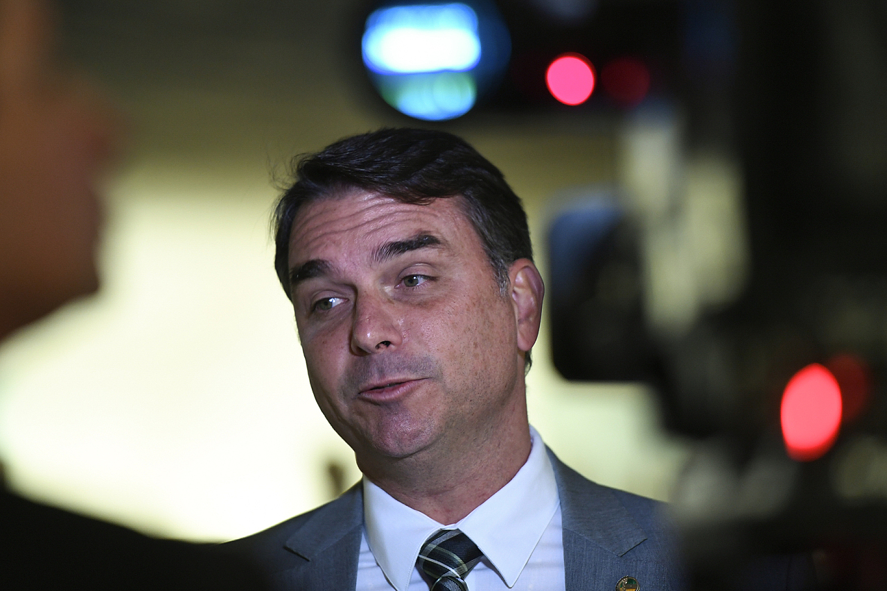 Flávio Bolsonaro já gastou quase R$ 50 milhões em campanha; veja principais despesas