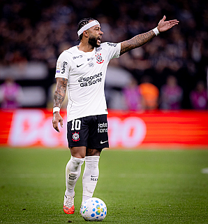 Corinthians muda uniforme após reclamação de parceiro