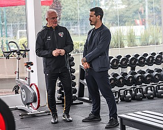 São Paulo começa a se preparar para enfrentar o Atlético-MG e Hernanes acompanha atividade
