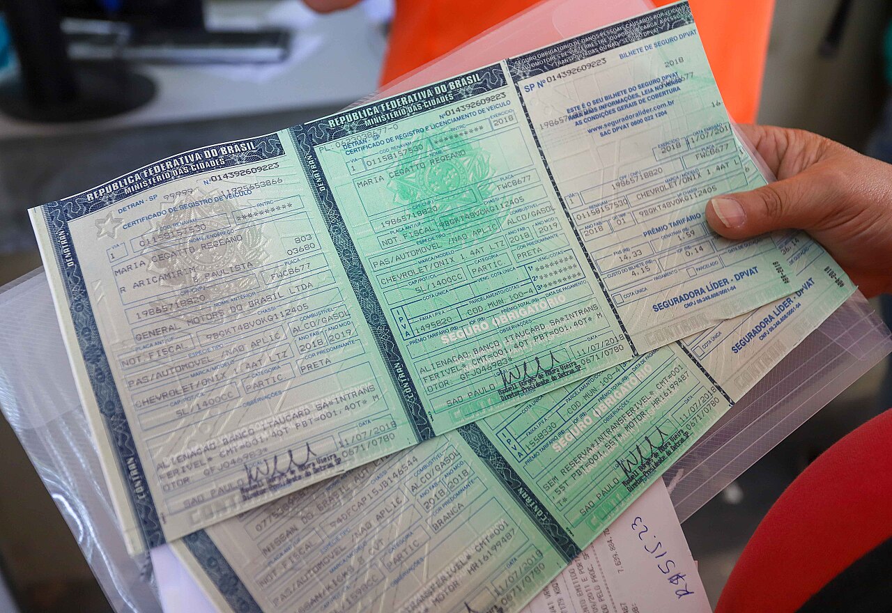 Licenciamento de veículos com placas finais 5 e 6 é obrigatório em setembro