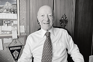 Morre Claudio Carsughi, referência do jornalismo esportivo, aos 93 anos