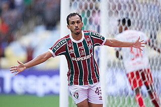 Santos quer mais reforços e define alvo para o meio de campo