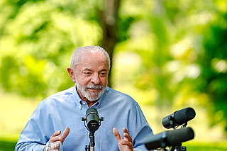 Presidente do PT diz que Lula quer confronto direto e vai a debates no 2º turno