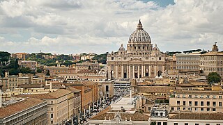 Vaticano avalia aparição do papa Leão XIV na oração de domingo, em recuperação após cirurgia