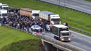 Carro e carreta deixam local de acidente que matou motociclista na Castello Branco na sexta (16)