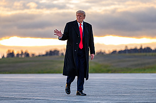 Trump diz que aprovou a concessão de visto nos EUA para Flávio Bolsonaro