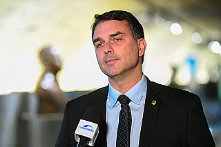 Flávio Bolsonaro não reconhece derrota para Lula e anuncia pedido de anulação da eleição