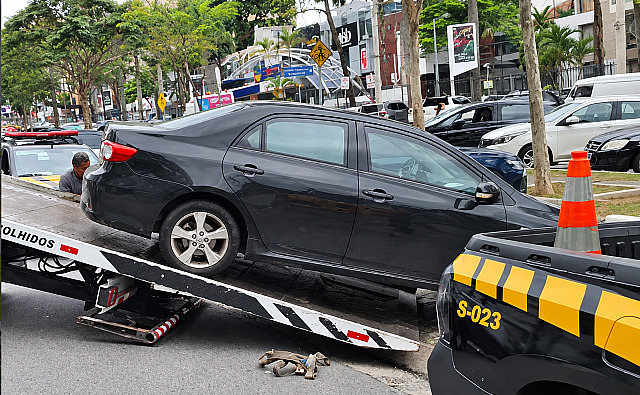 Dois carros são apreendidos em Alphaville por infrações graves