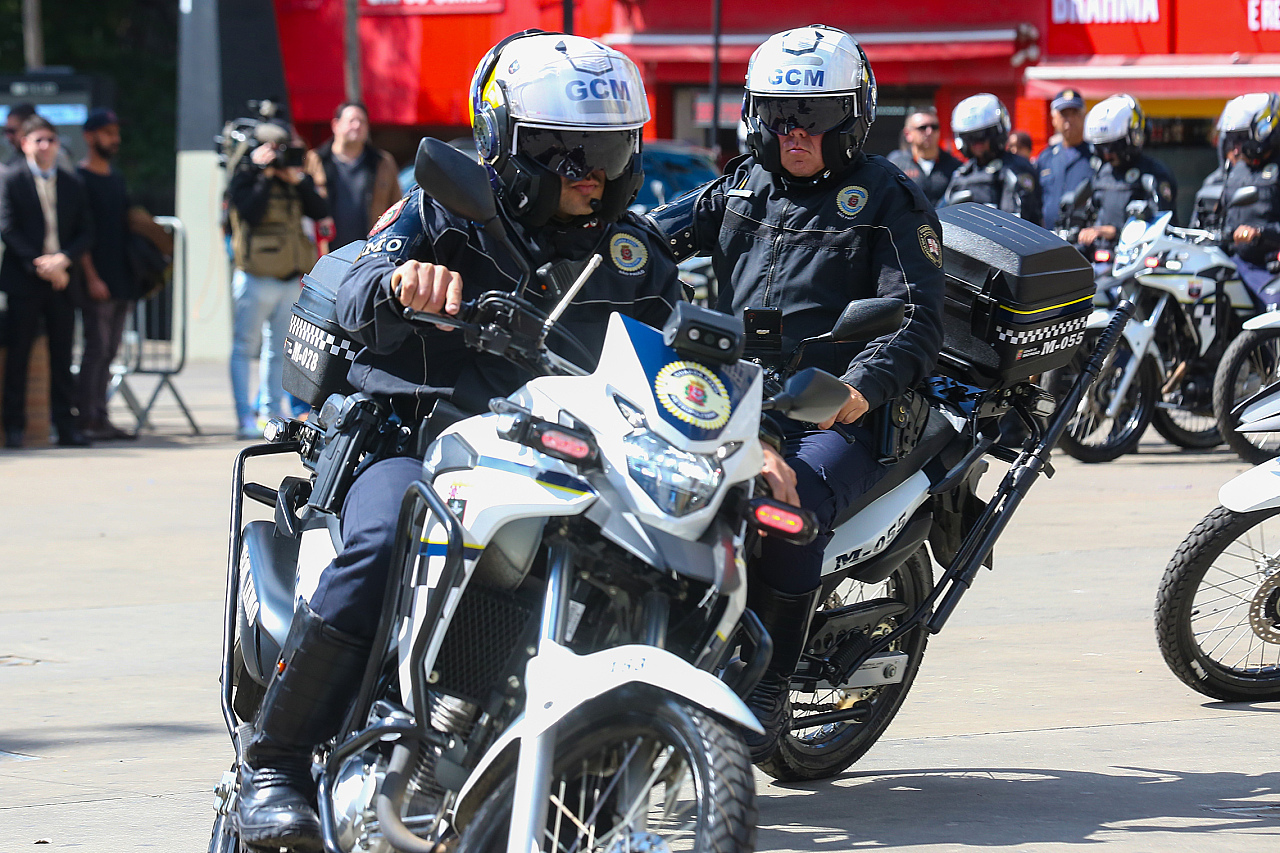 Motociclista tenta fugir da PM em Barueri e recebe 11 multas que somam mais de R$ 12 mil