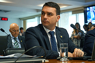 Advogada de Flávio diz que só apresentará dados de sigilo após análise de dados de Lula