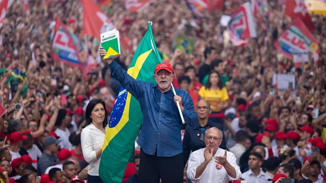 Em virada histórica, Lula derrota Flávio Bolsonaro e é eleito presidente do Brasil pela quarta vez