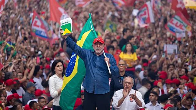 Em virada histórica, Lula derrota Flávio Bolsonaro e é eleito presidente do Brasil pela quarta vez