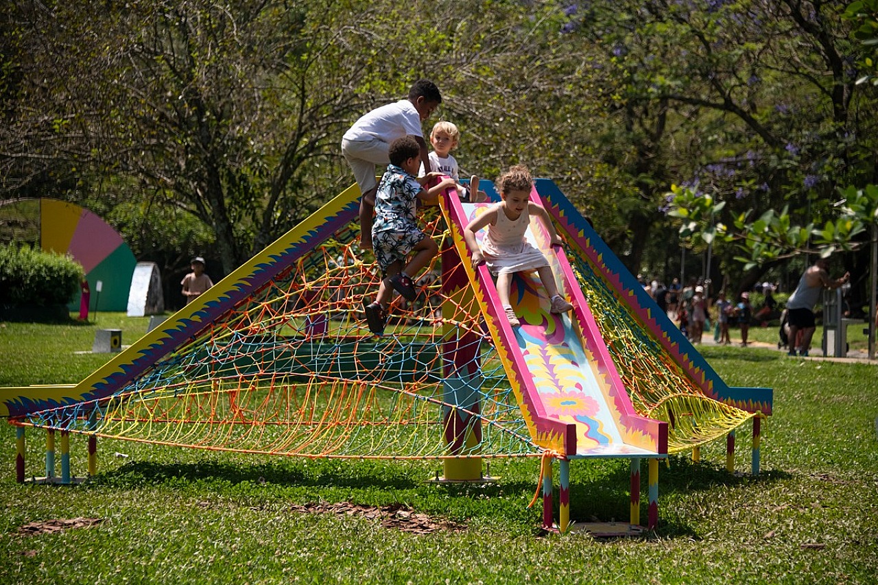Mostra 3M de Arte tem obras gigantes e interativas para o Dia das Crianças no Villa-Lobos